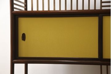 中古　伝統工芸品　大阪唐木指物　紫檀(シタン)材　総漆塗り　縦横の格子がすっきりとした印象の飾り棚(茶棚、違い棚、戸棚、収納棚)(R-061320)