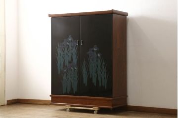 中古　漆絵風　落ち着いた色使いが上品な和タンス(和箪笥、和たんす、着物箪笥、衣装箪笥、引き出し)(R-061323)