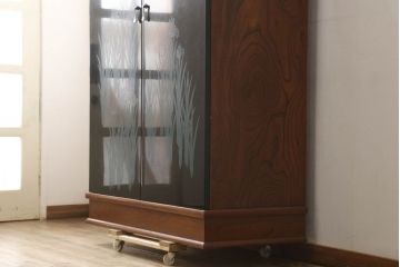 中古　漆絵風　落ち着いた色使いが上品な和タンス(和箪笥、和たんす、着物箪笥、衣装箪笥、引き出し)(R-061323)