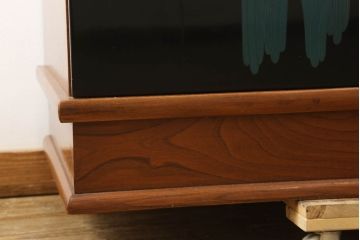中古　漆絵風　落ち着いた色使いが上品な和タンス(和箪笥、和たんす、着物箪笥、衣装箪笥、引き出し)(R-061323)