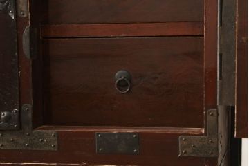 和製アンティーク　前面栗材　使い込まれた味わいが魅力的な米沢箪笥(重ね箪笥、和たんす、収納箪笥、時代箪笥、整理タンス、引き出し)(R-061326)