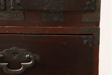 和製アンティーク　前面栗材　使い込まれた味わいが魅力的な米沢箪笥(重ね箪笥、和たんす、収納箪笥、時代箪笥、整理タンス、引き出し)(R-061326)