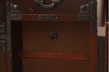 和製アンティーク　前面栗材　使い込まれた味わいが魅力的な米沢箪笥(和たんす、収納箪笥、時代箪笥、整理タンス、ローチェスト、引き出し、ローボード)(R-061327)