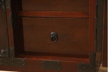 和製アンティーク　前面栗材　使い込まれた味わいが魅力的な米沢箪笥(和たんす、収納箪笥、時代箪笥、整理タンス、ローチェスト、引き出し、ローボード)(R-061327)