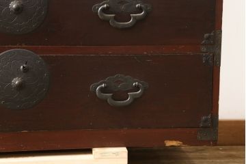 和製アンティーク　前面栗材　使い込まれた味わいが魅力的な米沢箪笥(和たんす、収納箪笥、時代箪笥、整理タンス、ローチェスト、引き出し、ローボード)(R-061328)