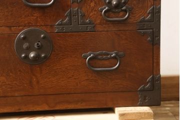 和製アンティーク　超美品　上手物　前面総欅(ケヤキ)玉杢　上品な厚手金具の高級庄内小箪笥(庄内箪笥、時代箪笥、収納箪笥、整理箪笥、引き出し)(R-061330)