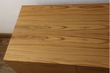 中古　美品　イタリア　メデア(Medea)　モダンデザイン　木とメタルの組み合わせがかっこいいサイドボード(テレビボード、テレビ台、ローボード、収納棚、キャビネット、戸棚)(定価約58万円)(R-061334)