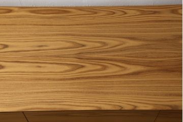 中古　美品　イタリア　メデア(Medea)　モダンデザイン　木とメタルの組み合わせがかっこいいサイドボード(テレビボード、テレビ台、ローボード、収納棚、キャビネット、戸棚)(定価約58万円)(R-061334)