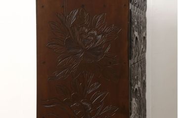中古　美品　大胆に施された彫刻が目を引く日光彫りのチェスト(小箪笥、タンス、引き出し、衣装タンス、収納箪笥)(定価約70万円)(R-061336)