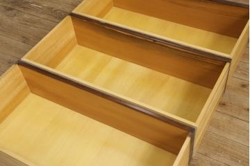 中古　美品　大胆に施された彫刻が目を引く日光彫りのチェスト(小箪笥、タンス、引き出し、衣装タンス、収納箪笥)(定価約70万円)(R-061336)