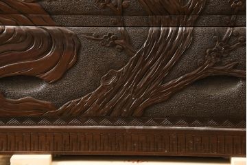 中古　美品　大胆に施された彫刻が目を引く日光彫りのチェスト(小箪笥、タンス、引き出し、衣装タンス、収納箪笥)(定価約70万円)(R-061336)