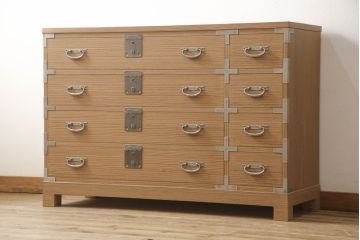 中古　美品　伝統工芸品　加茂桐箪笥　脚付き　和モダンスタイルにぴったりな総桐箪笥(和タンス、衣装箪笥、着物箪笥、桐たんす、引き出し、サイドチェスト)(定価約70万円)(R-061337)