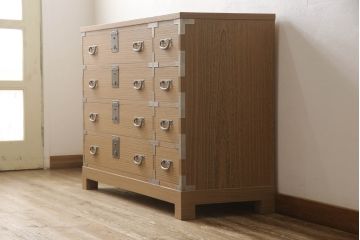 中古　美品　伝統工芸品　加茂桐箪笥　脚付き　和モダンスタイルにぴったりな総桐箪笥(和タンス、衣装箪笥、着物箪笥、桐たんす、引き出し、サイドチェスト)(定価約70万円)(R-061337)