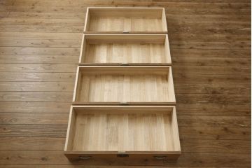 中古　美品　伝統工芸品　加茂桐箪笥　脚付き　和モダンスタイルにぴったりな総桐箪笥(和タンス、衣装箪笥、着物箪笥、桐たんす、引き出し、サイドチェスト)(定価約70万円)(R-061337)