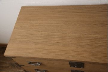 中古　美品　伝統工芸品　加茂桐箪笥　脚付き　和モダンスタイルにぴったりな総桐箪笥(和タンス、衣装箪笥、着物箪笥、桐たんす、引き出し、サイドチェスト)(定価約70万円)(R-061337)