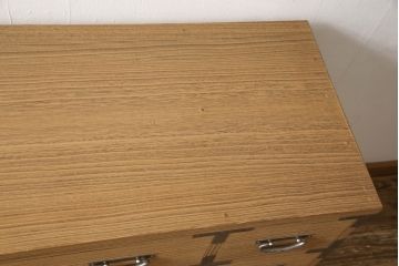 中古　美品　伝統工芸品　加茂桐箪笥　脚付き　和モダンスタイルにぴったりな総桐箪笥(和タンス、衣装箪笥、着物箪笥、桐たんす、引き出し、サイドチェスト)(定価約70万円)(R-061337)