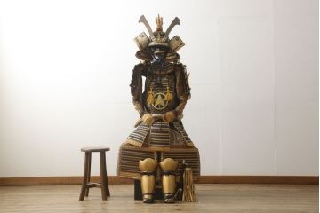 全長170cm　荘厳で迫力に満ちた等身鎧(兜、甲冑、鎧立て、箱付き、五月人形、子供の日、端午の節句、武者人形、家紋、丸に沢瀉)(R-061341)