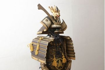 全長170cm　荘厳で迫力に満ちた等身鎧(兜、甲冑、鎧立て、箱付き、五月人形、子供の日、端午の節句、武者人形、家紋、丸に沢瀉)(R-061341)