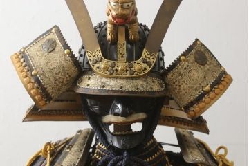 全長170cm　荘厳で迫力に満ちた等身鎧(兜、甲冑、鎧立て、箱付き、五月人形、子供の日、端午の節句、武者人形、家紋、丸に沢瀉)(R-061341)