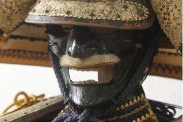全長170cm　荘厳で迫力に満ちた等身鎧(兜、甲冑、鎧立て、箱付き、五月人形、子供の日、端午の節句、武者人形、家紋、丸に沢瀉)(R-061341)