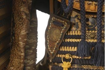 全長170cm　荘厳で迫力に満ちた等身鎧(兜、甲冑、鎧立て、箱付き、五月人形、子供の日、端午の節句、武者人形、家紋、丸に沢瀉)(R-061341)