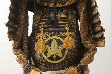 全長170cm　荘厳で迫力に満ちた等身鎧(兜、甲冑、鎧立て、箱付き、五月人形、子供の日、端午の節句、武者人形、家紋、丸に沢瀉)(R-061341)