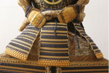 全長170cm　荘厳で迫力に満ちた等身鎧(兜、甲冑、鎧立て、箱付き、五月人形、子供の日、端午の節句、武者人形、家紋、丸に沢瀉)(R-061341)