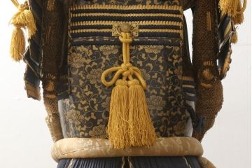 全長170cm　荘厳で迫力に満ちた等身鎧(兜、甲冑、鎧立て、箱付き、五月人形、子供の日、端午の節句、武者人形、家紋、丸に沢瀉)(R-061341)