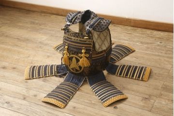 全長170cm　荘厳で迫力に満ちた等身鎧(兜、甲冑、鎧立て、箱付き、五月人形、子供の日、端午の節句、武者人形、家紋、丸に沢瀉)(R-061341)