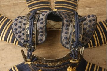 全長170cm　荘厳で迫力に満ちた等身鎧(兜、甲冑、鎧立て、箱付き、五月人形、子供の日、端午の節句、武者人形、家紋、丸に沢瀉)(R-061341)
