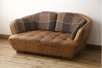 中古　CRASH GATE(クラッシュゲート)　tabu(タブー)　OPIUM SOFA(オピアムソファ)　可愛らしさとかっこよさのバランスが絶妙!おしゃれな2人掛けレザーソファ(本革ソファ、二人掛けソファ、2P、アームソファ)(R-061342)