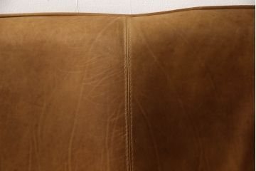 中古　CRASH GATE(クラッシュゲート)　tabu(タブー)　OPIUM SOFA(オピアムソファ)　可愛らしさとかっこよさのバランスが絶妙!おしゃれな2人掛けレザーソファ(本革ソファ、二人掛けソファ、2P、アームソファ)(R-061342)
