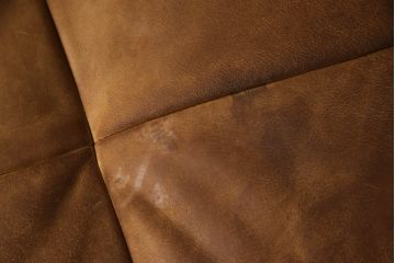 中古　CRASH GATE(クラッシュゲート)　tabu(タブー)　OPIUM SOFA(オピアムソファ)　可愛らしさとかっこよさのバランスが絶妙!おしゃれな2人掛けレザーソファ(本革ソファ、二人掛けソファ、2P、アームソファ)(R-061342)