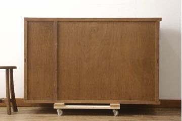 和製アンティーク　前面欅(ケヤキ)材　古き良き時代の趣が溢れる収納棚(戸棚、キャビネット、茶棚)(R-061344)