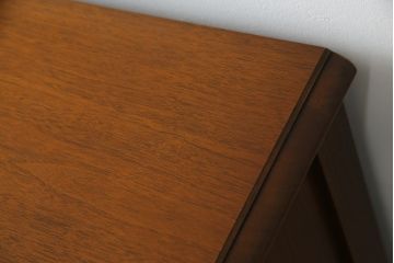 中古 美品　DREXEL HERITAGE(ドレクセルヘリテイジ)　Touraine(ツーレイン)　マホガニー材製の贅沢なアンティーク調チェスト(引き出し、サイドチェスト)(R-061346)