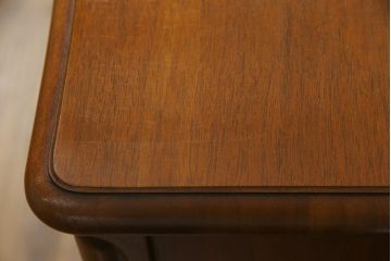 中古 美品　DREXEL HERITAGE(ドレクセルヘリテイジ)　Touraine(ツーレイン)　マホガニー材製の贅沢なアンティーク調チェスト(引き出し、サイドチェスト)(R-061346)