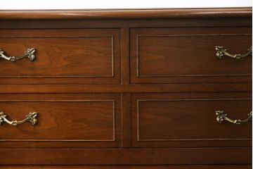 中古 美品　DREXEL HERITAGE(ドレクセルヘリテイジ)　Touraine(ツーレイン)　マホガニー材製の贅沢なアンティーク調チェスト(引き出し、サイドチェスト)(R-061346)