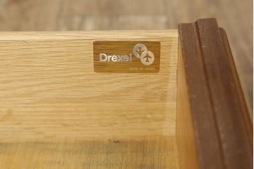 中古　DREXEL HERITAGE JAPAN(ドレクセルヘリテイジジャパン)　594-324　クラシカルなデザインが美しいエンドテーブル(ナイトテーブル、サイドテーブル、サイドチェスト)(R-061347)