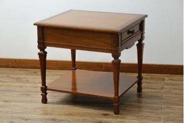 中古　DREXEL HERITAGE JAPAN(ドレクセルヘリテイジジャパン)　594-324　クラシカルなデザインが美しいエンドテーブル(ナイトテーブル、サイドテーブル、サイドチェスト)(R-061347)