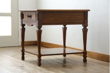 中古　DREXEL HERITAGE JAPAN(ドレクセルヘリテイジジャパン)　594-324　クラシカルなデザインが美しいエンドテーブル(ナイトテーブル、サイドテーブル、サイドチェスト)(R-061347)