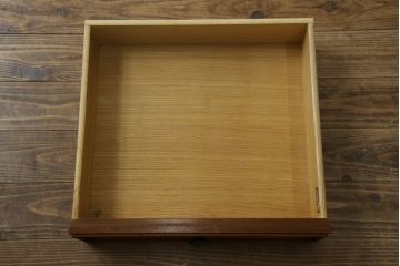 中古　DREXEL HERITAGE JAPAN(ドレクセルヘリテイジジャパン)　594-324　クラシカルなデザインが美しいエンドテーブル(ナイトテーブル、サイドテーブル、サイドチェスト)(R-061347)