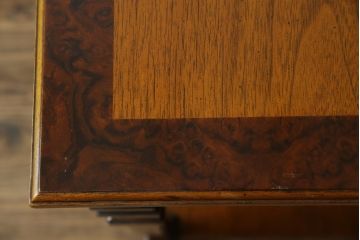 中古　DREXEL HERITAGE JAPAN(ドレクセルヘリテイジジャパン)　594-324　クラシカルなデザインが美しいエンドテーブル(ナイトテーブル、サイドテーブル、サイドチェスト)(R-061347)