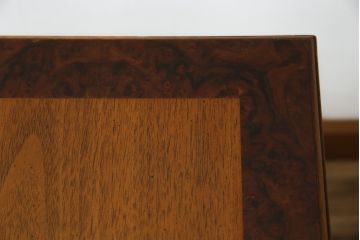 中古　DREXEL HERITAGE JAPAN(ドレクセルヘリテイジジャパン)　594-324　クラシカルなデザインが美しいエンドテーブル(ナイトテーブル、サイドテーブル、サイドチェスト)(R-061347)