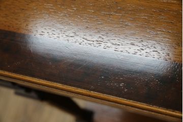 中古　DREXEL HERITAGE JAPAN(ドレクセルヘリテイジジャパン)　594-324　クラシカルなデザインが美しいエンドテーブル(ナイトテーブル、サイドテーブル、サイドチェスト)(R-061347)