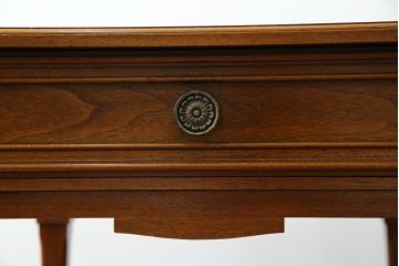 中古　DREXEL HERITAGE JAPAN(ドレクセルヘリテイジジャパン)　594-324　クラシカルなデザインが美しいエンドテーブル(ナイトテーブル、サイドテーブル、サイドチェスト)(R-061347)