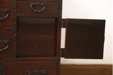 和製ビンテージ　最高級!　手打ち金具　三方ケヤキ　凝った金具とケヤキ材の杢目が上質な雰囲気を醸し出す仙台小箪笥(仙台箪笥、整理箪笥、収納たんす、引き出し、ヴィンテージ)(R-061348)