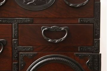 和製ビンテージ　最高級!　手打ち金具　三方ケヤキ　凝った金具とケヤキ材の杢目が上質な雰囲気を醸し出す仙台小箪笥(仙台箪笥、整理箪笥、収納たんす、引き出し、ヴィンテージ)(R-061348)