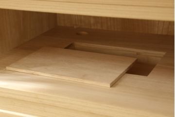 中古　伝統工芸士 東樹義明作　華やかな雰囲気の金具が魅力的な加茂総桐箪笥(胴厚、桐たんす、着物箪笥、衣装箪笥、引き出し)(R-061349)