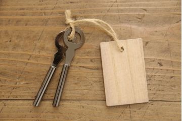 中古　伝統工芸士 東樹義明作　華やかな雰囲気の金具が魅力的な加茂総桐箪笥(胴厚、桐たんす、着物箪笥、衣装箪笥、引き出し)(R-061349)