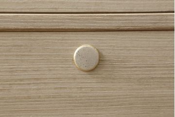 中古　伝統工芸士 頓所芳男作　金銀の組み合わせの金具が洗練された雰囲気を醸し出す加茂総桐箪笥(大丸、総桐たんす、着物箪笥、衣装箪笥、引き出し)(R-061352)